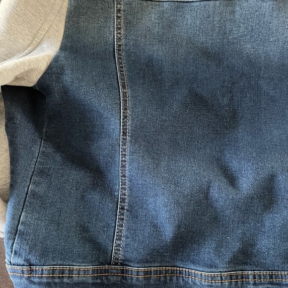 Denim jacket/hoody ladies size small. Never worn. - Picture 2 of 8